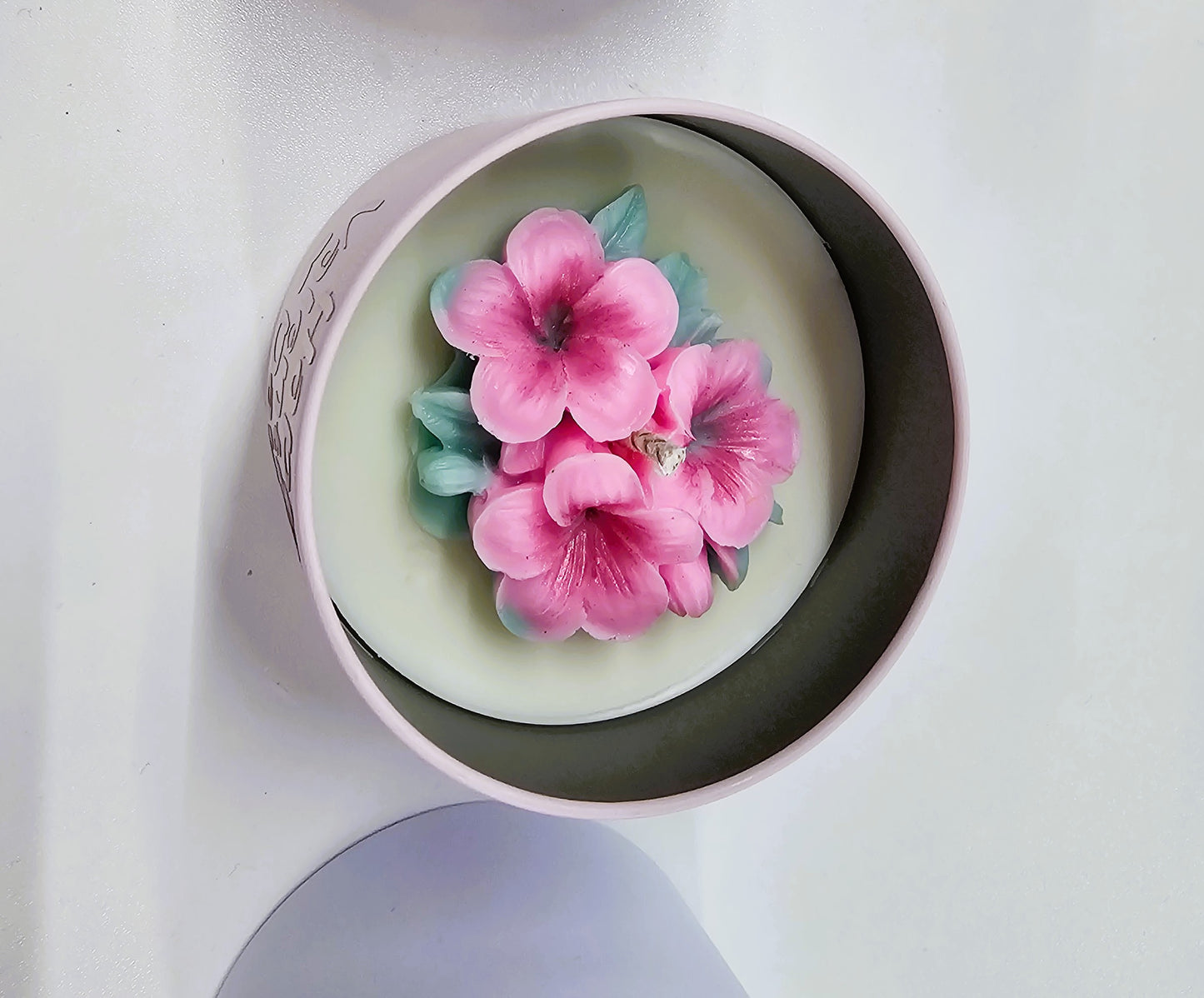 Floral Valentine candle - "Happy Valentines Day" Message